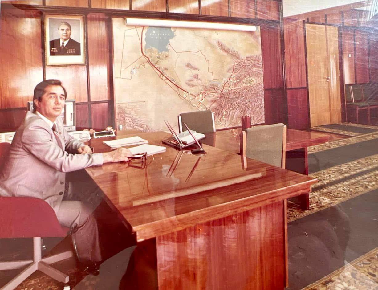 Atadjanov in his office, 1979